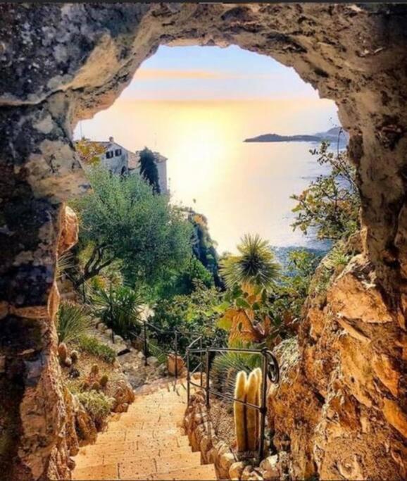 Studio au calme, avec terrasse et parking à Eze village Exterior foto